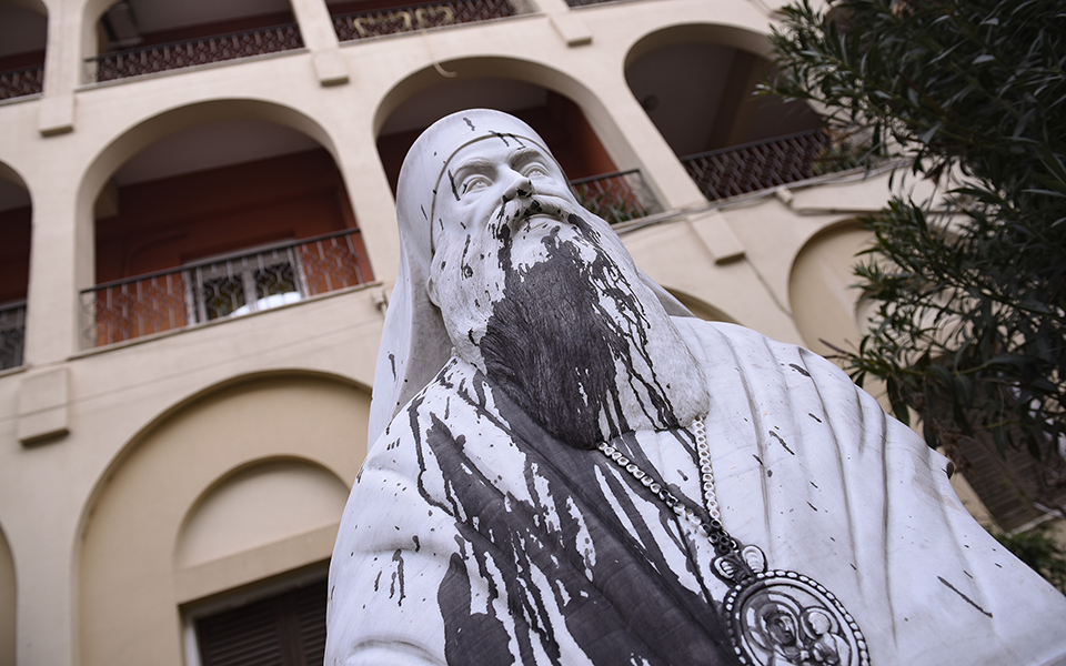 Δύο συλλήψεις για τον βανδαλισμό της Μητρόπολης Θεσσαλονίκης-2