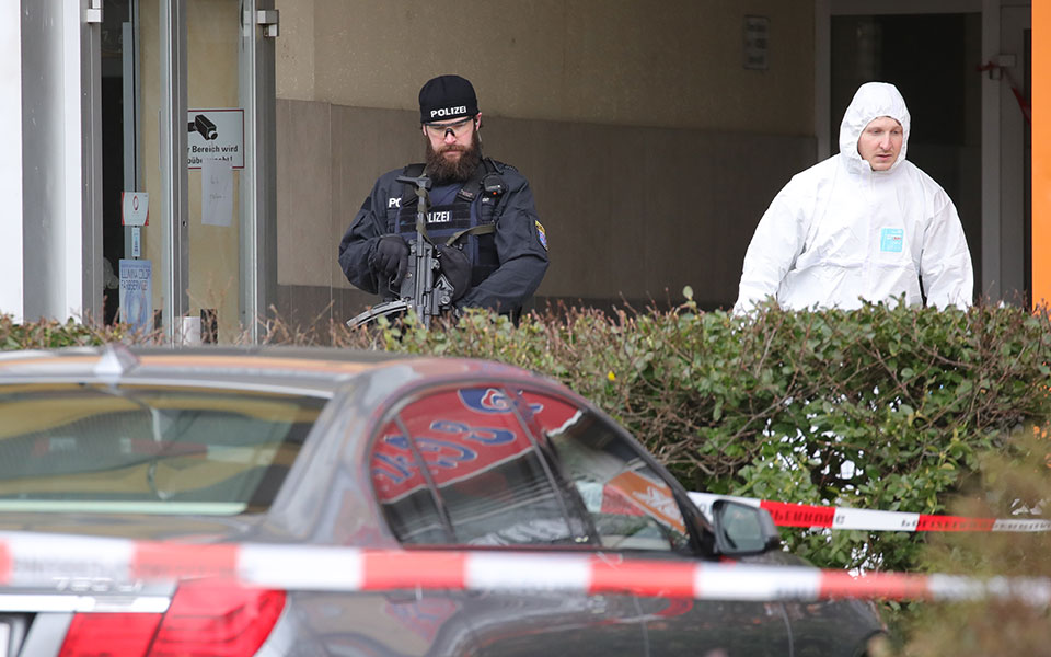 Γερμανία-Επιθέσεις: Ρατσιστικά τα κίνητρα του δράστη – Στο μικροσκόπιο το παρελθόν του-1