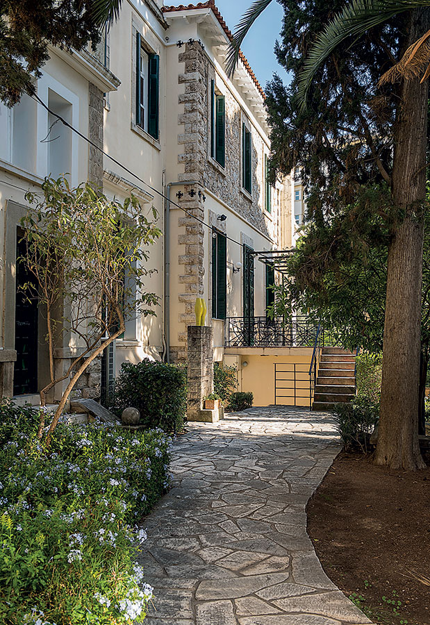 Στα μέγαρα της Αθήνας-4