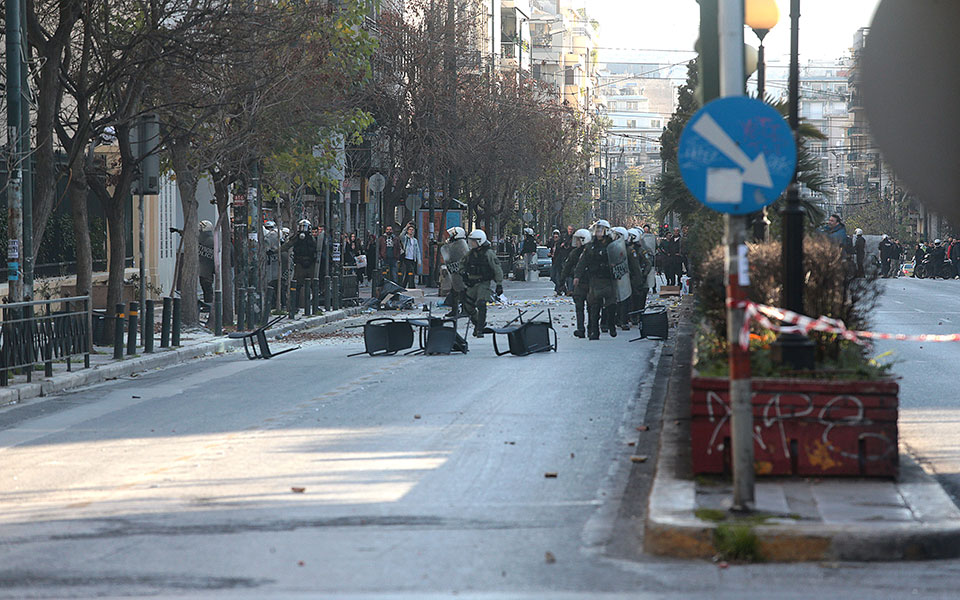Πέντε προσαγωγές ύστερα από τα επεισόδια στην ΑΣΟΕΕ-1