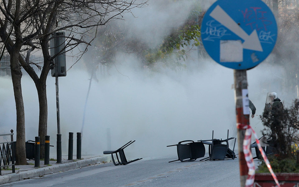 Πέντε προσαγωγές ύστερα από τα επεισόδια στην ΑΣΟΕΕ-3