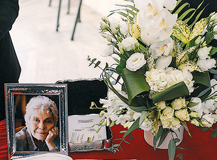 Αποχαιρετισμός στην Κική Δημουλά: «Ενός Λεπτού Μαζί», για πάντα μαζί-1