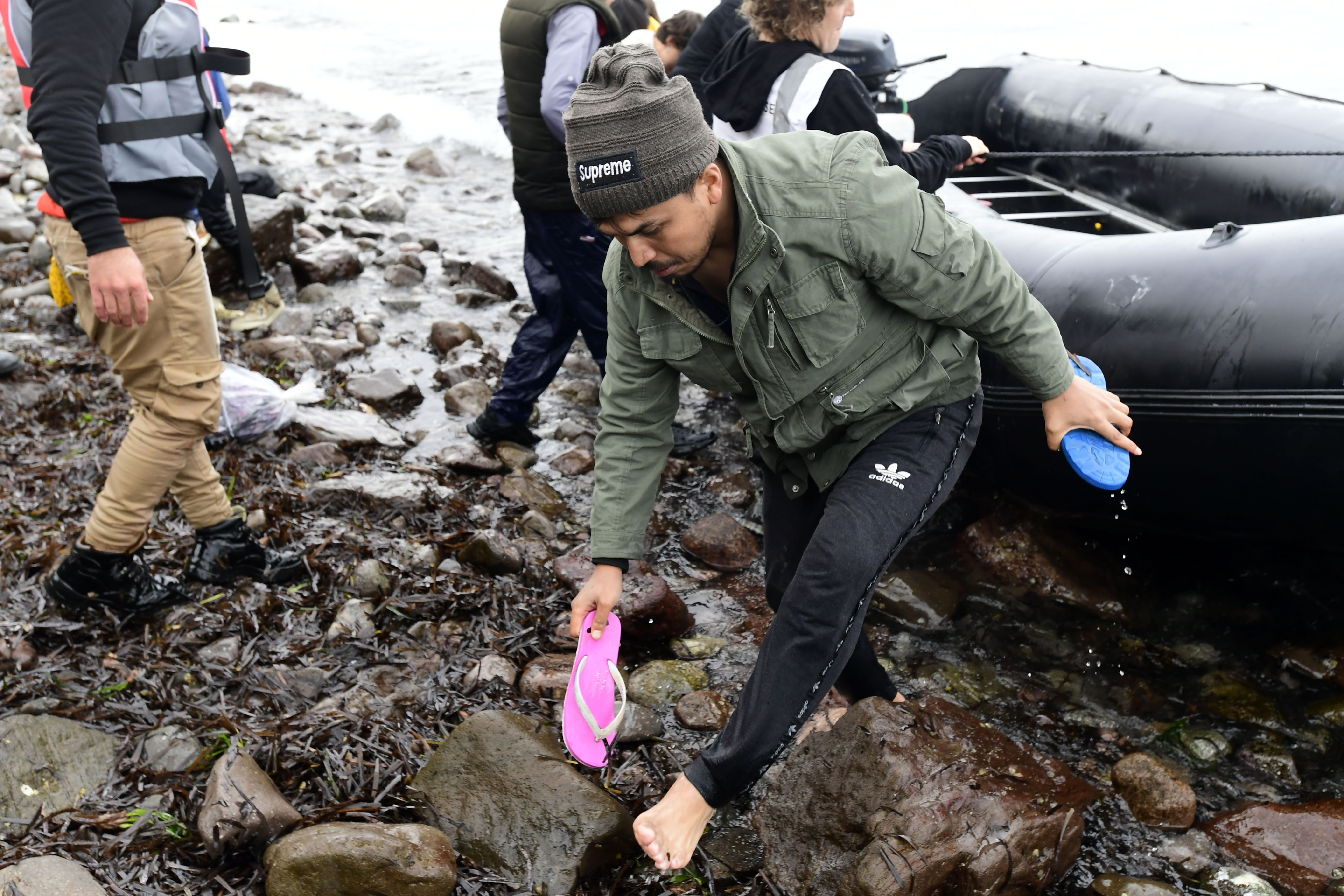Μαζικές αφίξεις μεταναστών στα σύνορα στον Έβρο – Λέμβοι σε Σάμο και Λέσβο (φωτογραφίες)-8
