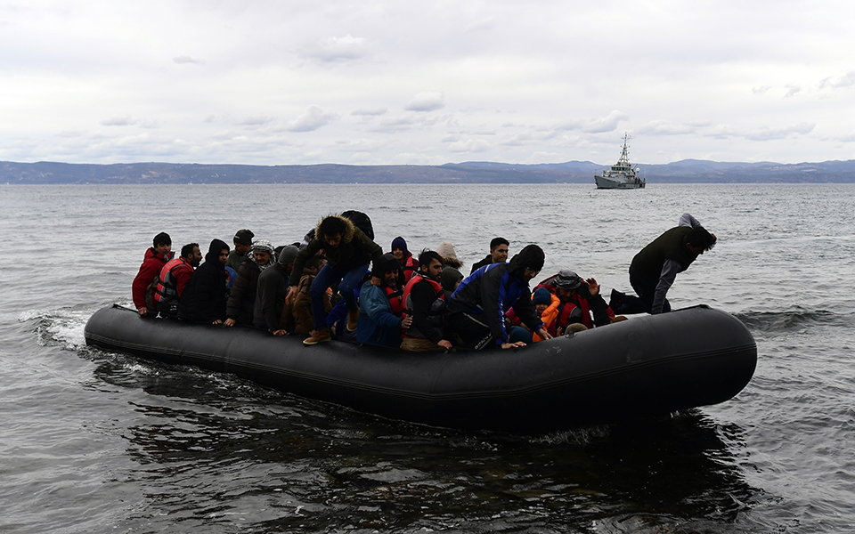 Μαζικές αφίξεις μεταναστών στα σύνορα στον Έβρο – Λέμβοι σε Σάμο και Λέσβο (φωτογραφίες)-6