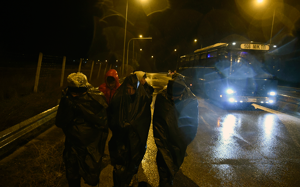 Σε συναγερμό οι αρχές για να αποτρέψουν «εισβολή» μεταναστών – Ενισχύονται οι δυνάμεις της ΕΛΑΣ στον Εβρο-9