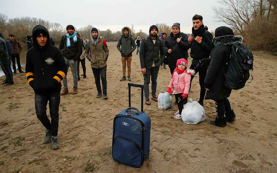 Σε συναγερμό οι αρχές για να αποτρέψουν «εισβολή» μεταναστών – Ενισχύονται οι δυνάμεις της ΕΛΑΣ στον Εβρο-4