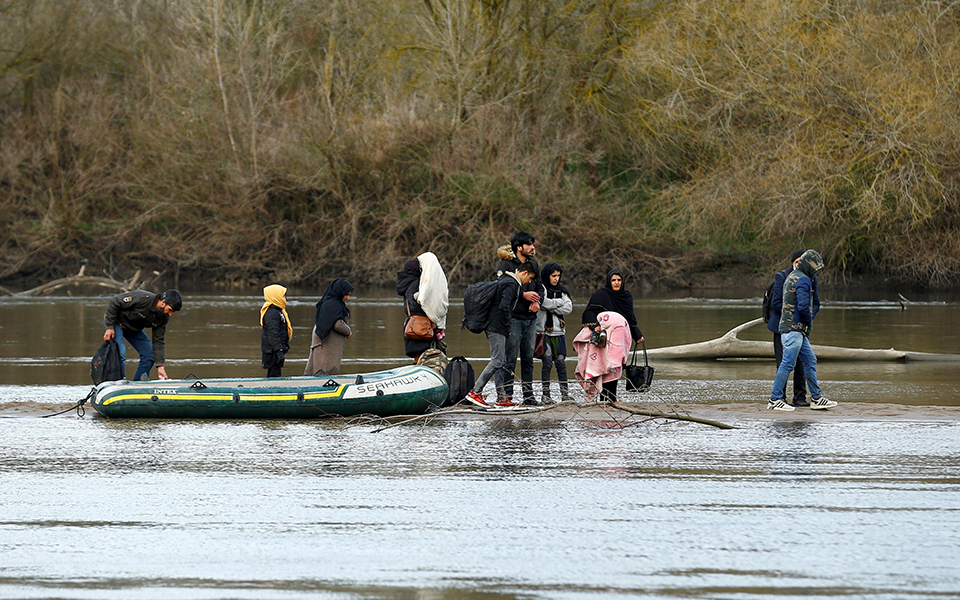 Σε συναγερμό οι αρχές για να αποτρέψουν «εισβολή» μεταναστών – Ενισχύονται οι δυνάμεις της ΕΛΑΣ στον Εβρο-8