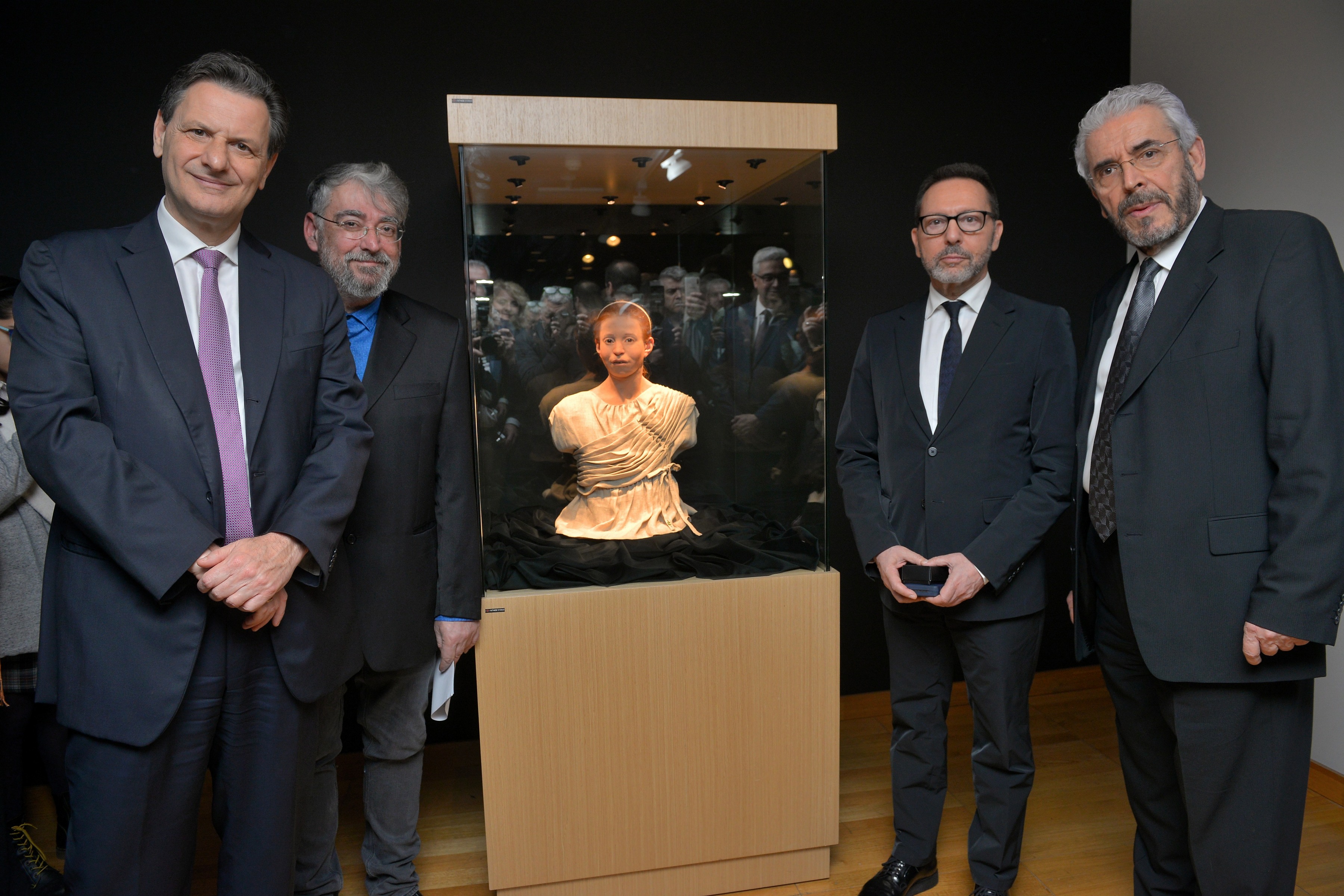 Ενα συλλεκτικό νόμισμα και μια έκθεση από την ΤτΕ μάς συστήνει μια Αθηναία έφηβη 2.500 ετών-1