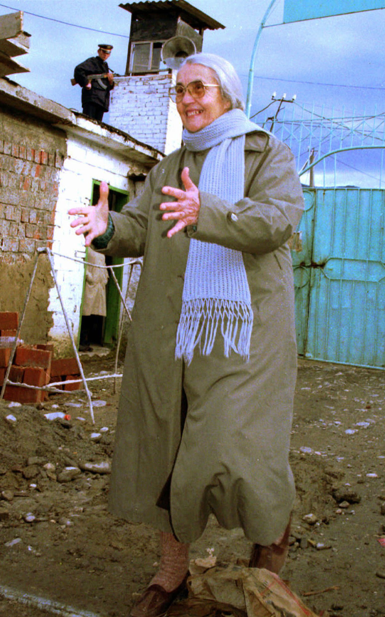 Συνομιλώντας με τη «μαύρη χήρα των Βαλκανίων»: Μία αδημοσίευτη συνέντευξη της χήρας του Ενβέρ Χότζα στην «Κ»-4