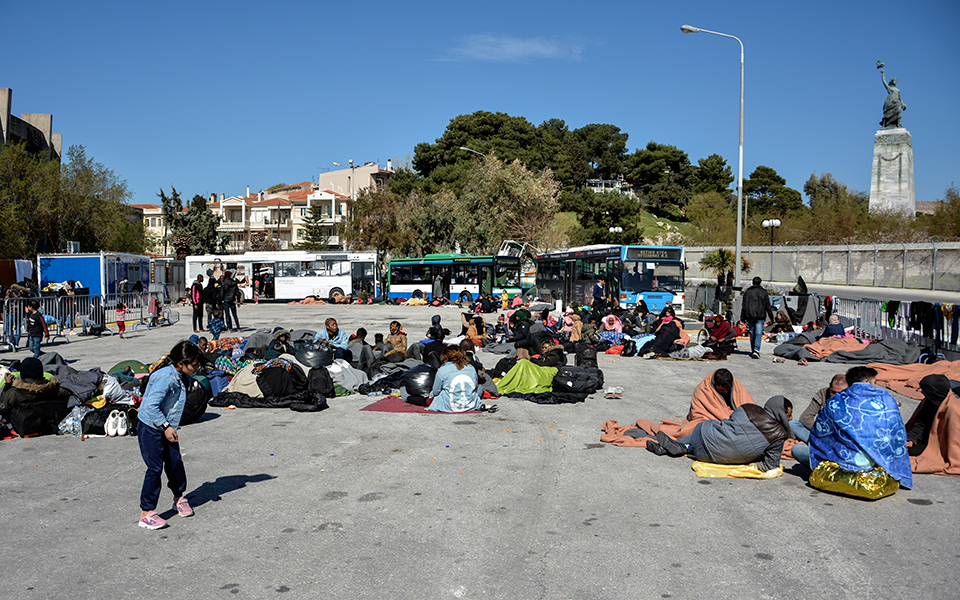 Ατυπος καταυλισμός το λιμάνι της Μυτιλήνης (φωτογραφίες)-1