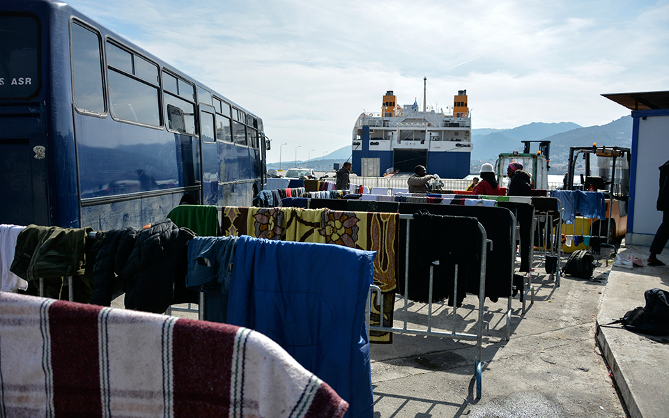 Ατυπος καταυλισμός το λιμάνι της Μυτιλήνης (φωτογραφίες)-2