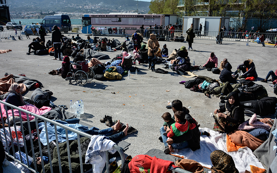 Ατυπος καταυλισμός το λιμάνι της Μυτιλήνης (φωτογραφίες)-3