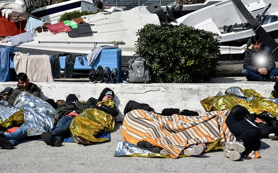 Ατυπος καταυλισμός το λιμάνι της Μυτιλήνης (φωτογραφίες)-4