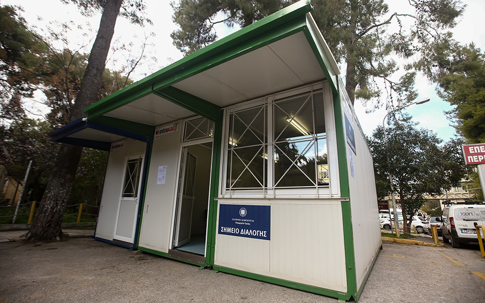 Isolation boxes λόγω κορωνοϊού σε νοσοκομεία της χώρας – Στα 31 τα κρούσματα-1