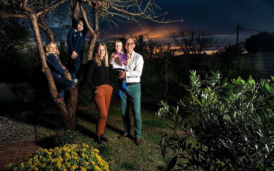 Ο μπαμπάς θα μείνει στο σπίτι για δουλειές-1