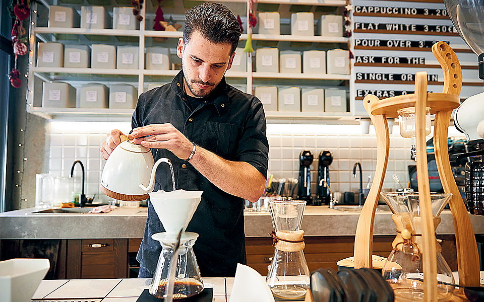 ΤΑΞΙΔΙΑ, αυτή την Κυριακή με την Καθημερινή αναζητούμε τα ίχνη του Μπετόβεν, μαθαίνουμε που θα πιούμε επιλεγμένους καφέδες στην Ελλάδα και ποια είναι τα πιο ψαγμένα στέκια του Ζάγκρεμπ.-3
