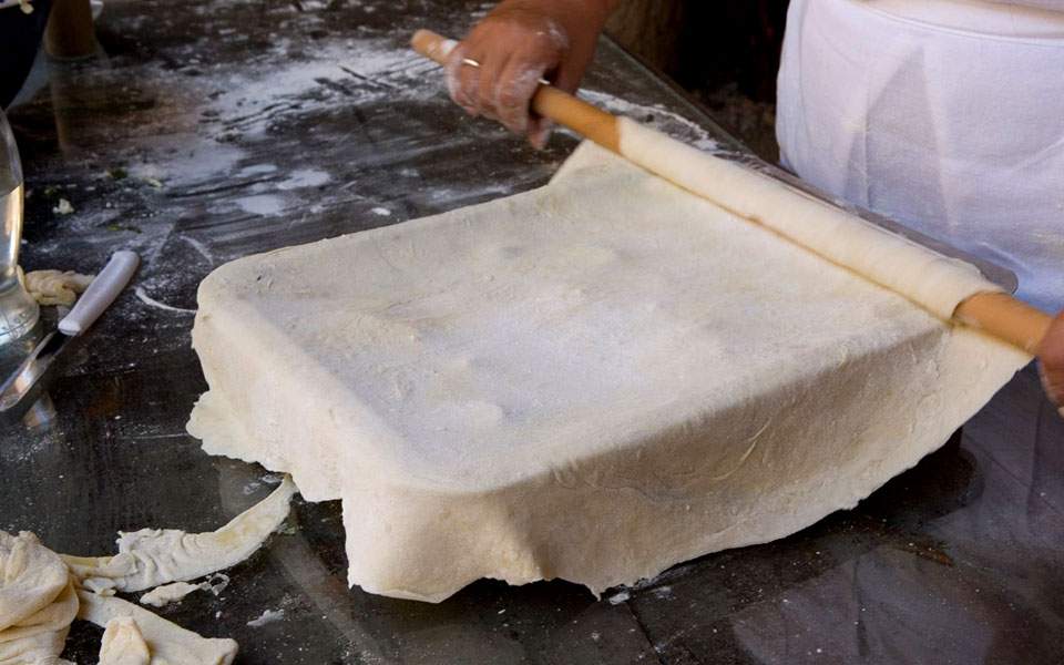 Αφιέρωμα: πίτες και τάρτες για όλη την οικογένεια (17 συνταγές)-1