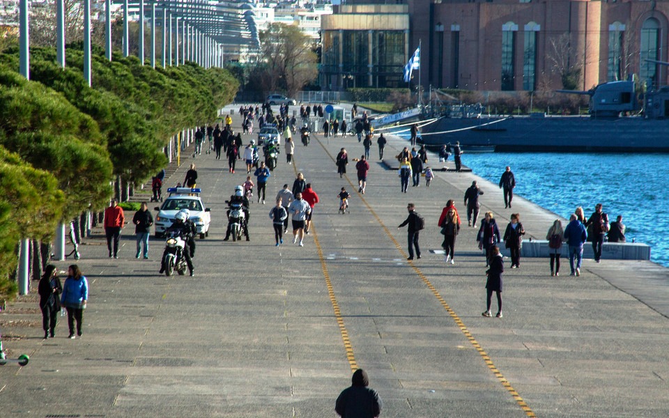 Θεσσαλονίκη: Αστυνομικές περιπολίες για το «μένουμε σπίτι» (φωτογραφίες)-1