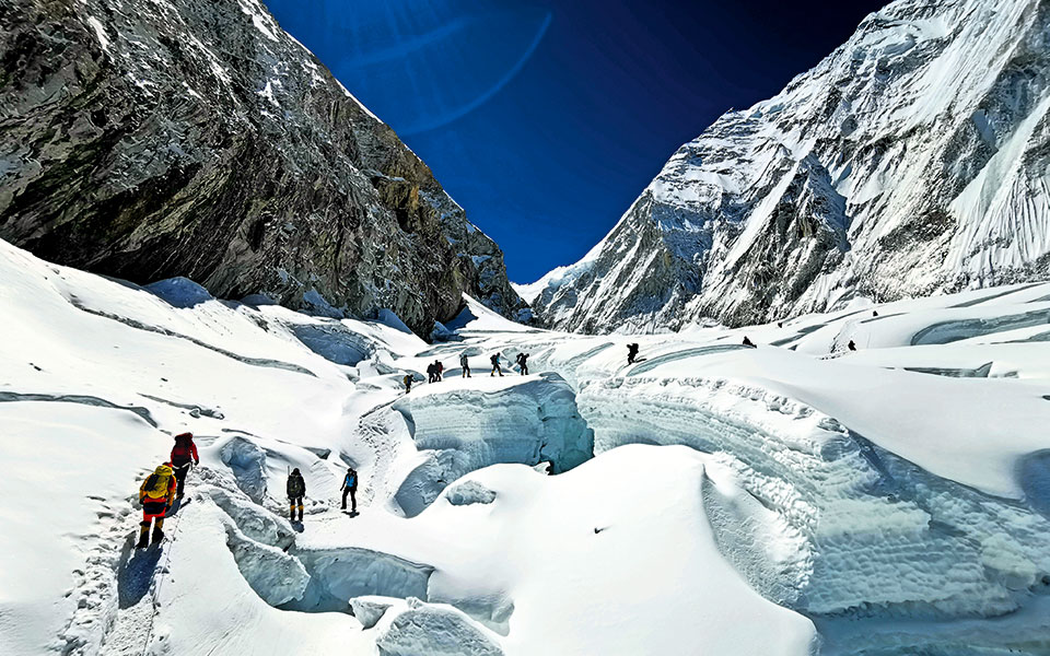 Χριστίνα Φλαμπούρη: Η πρώτη Ελληνίδα που κατάφερε να πατήσει το πόδι της στις επτά ψηλότερες κορυφές όλων των ηπείρων.-1