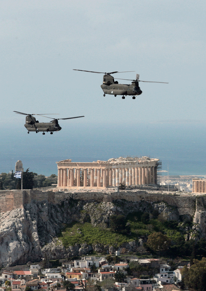 Εθνική επέτειος 25ης Μαρτίου: Mirage και ελικόπτερα πέταξαν πάνω από την Αθήνα (φωτογραφίες)-1
