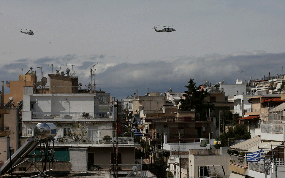 Εθνική επέτειος 25ης Μαρτίου: Mirage και ελικόπτερα πέταξαν πάνω από την Αθήνα (φωτογραφίες)-4