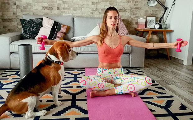 Χορός στην εποχή της καραντίνας: «Να φτάσει το πόδι από τον έναν καναπέ στον άλλον»-3