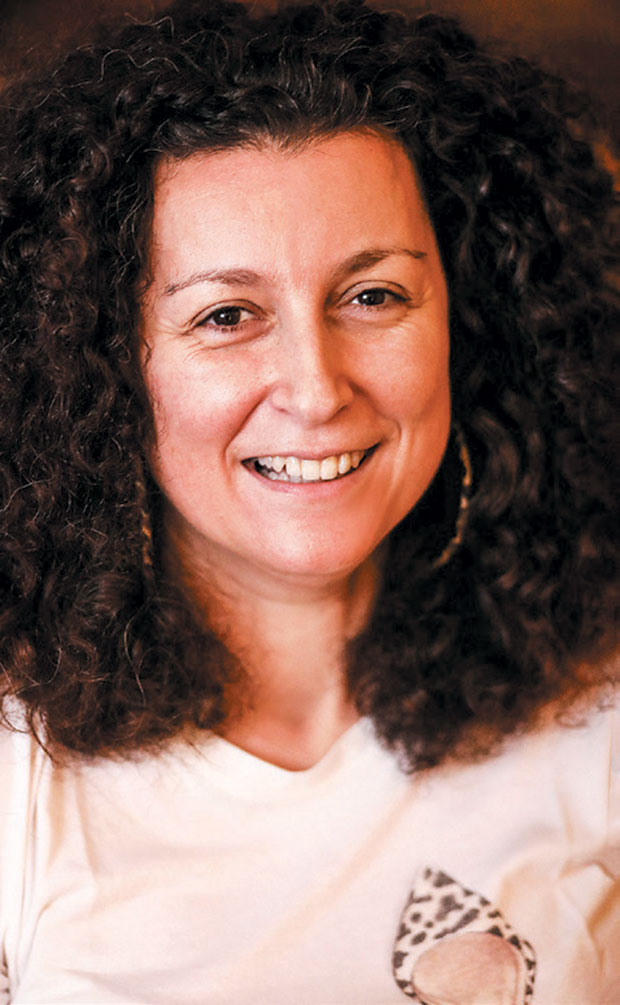 #Stayhome, Κατερίνα Βρανά: Βάλτε τα αποκριάτικα και θα αλλάξει η διάθεσή σας-3