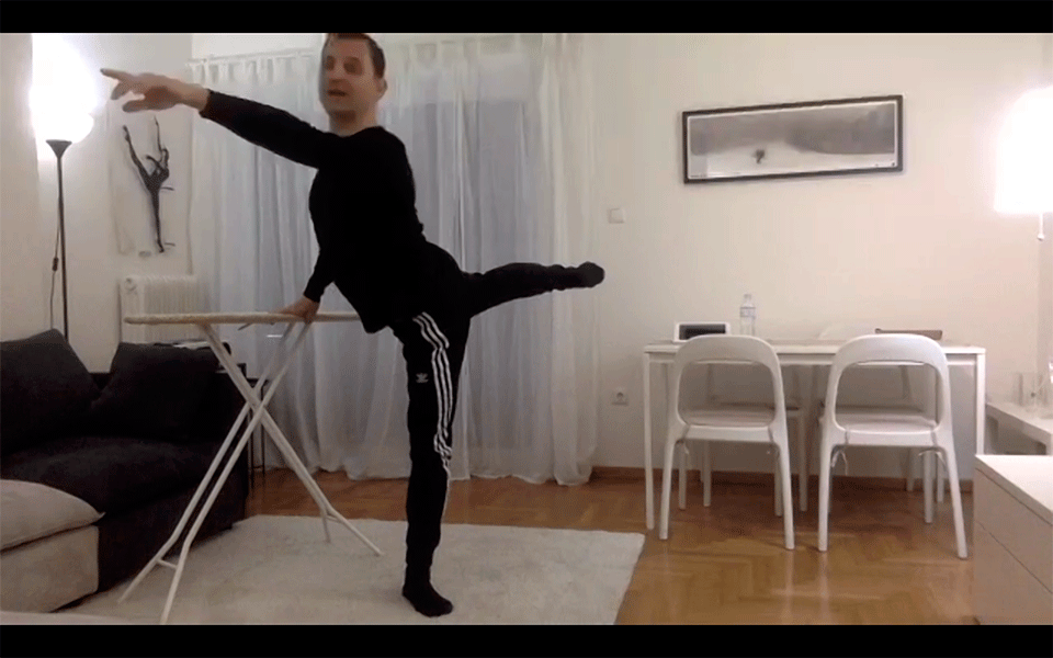 Χορός στην εποχή της καραντίνας: «Να φτάσει το πόδι από τον έναν καναπέ στον άλλον»-1