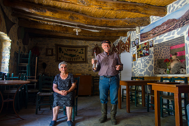 Τα καφενεία όλα κλειστά…-2