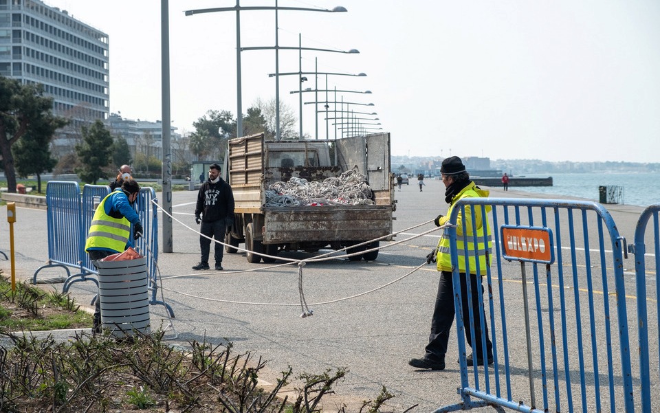 Θεσσαλονίκη: Ξεκινούν τα πρόστιμα παραβίασης του «λουκέτου» στη Νέα Παραλία (φωτογραφίες)-2