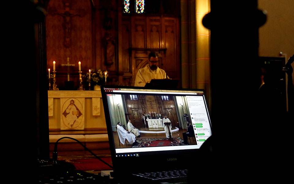 Το «ψηφιακό» Πάσχα των Καθολικών-1