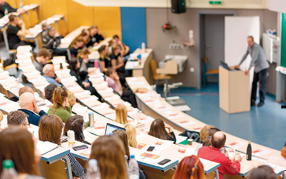 Στην εποχή των ανέπαφων επαφών-1