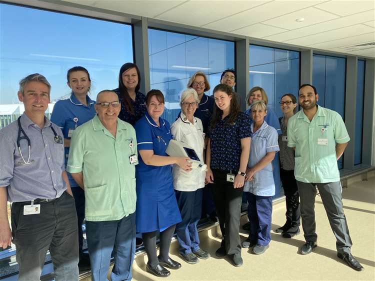 Η οικογένεια του Στίβεν Χόκινγκ δώρισε τον αναπνευστήρα του σε νοσοκομείο του Κέιμπριτζ (φωτογραφίες)-2