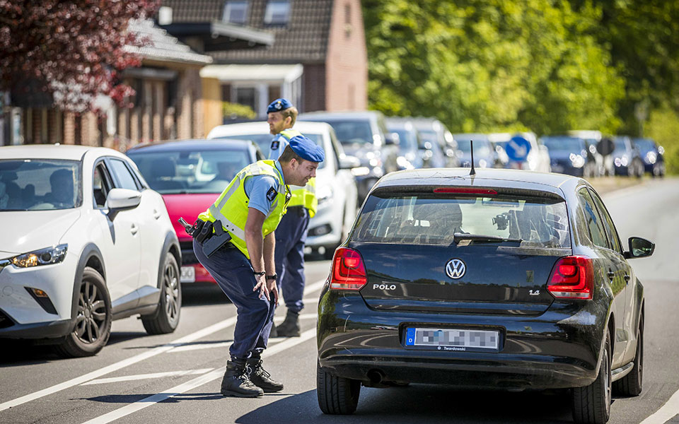 Η Ευρώπη βγαίνει με δειλά βήματα από την καραντίνα – Τι ισχύει, τι εξετάζεται σε κάθε χώρα-2
