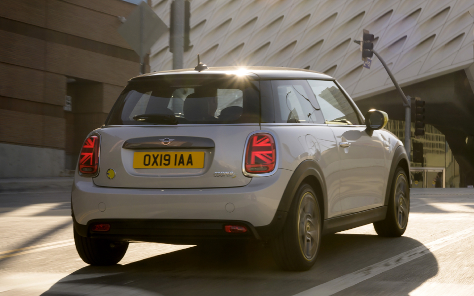 Online παρουσίαση του νέου MINI Cooper SE-1