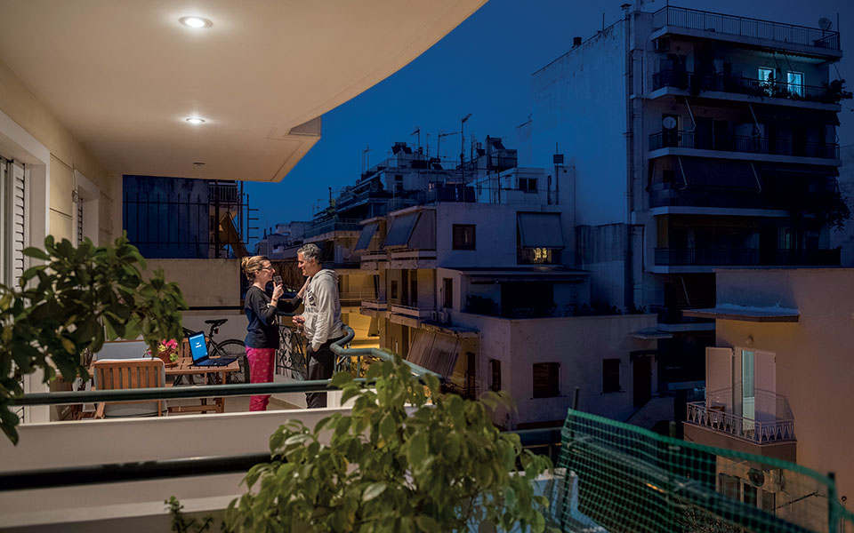 Όταν το μπαλκόνι μας έγινε το νέο «έξω»-3