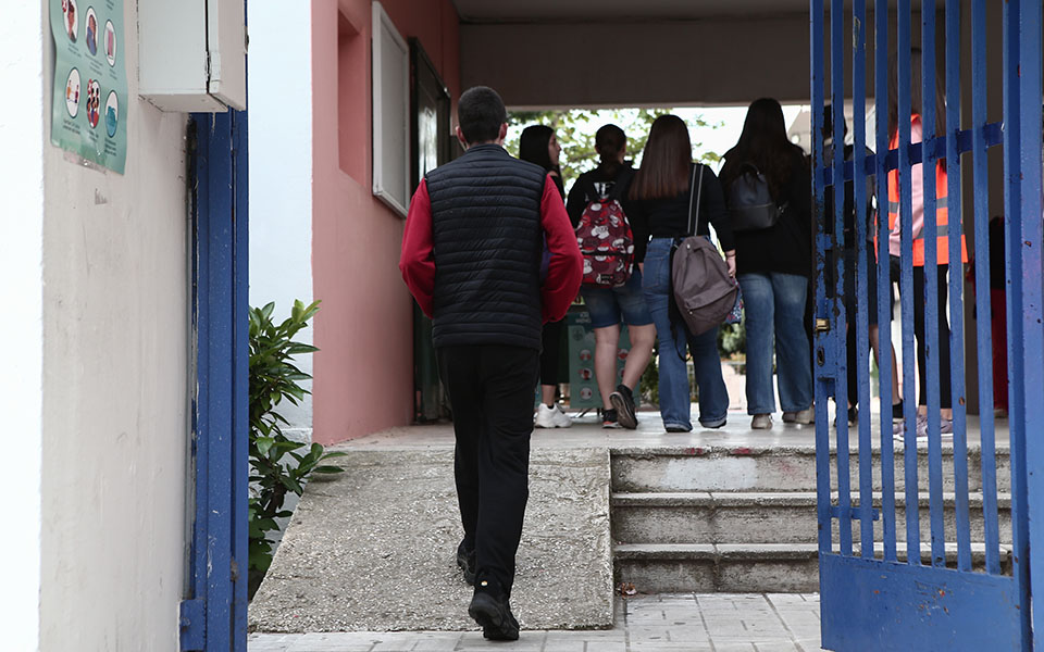 Ανοιξαν σήμερα τα σχολεία μετά το lockdown στις 11 Μαρτίου-3