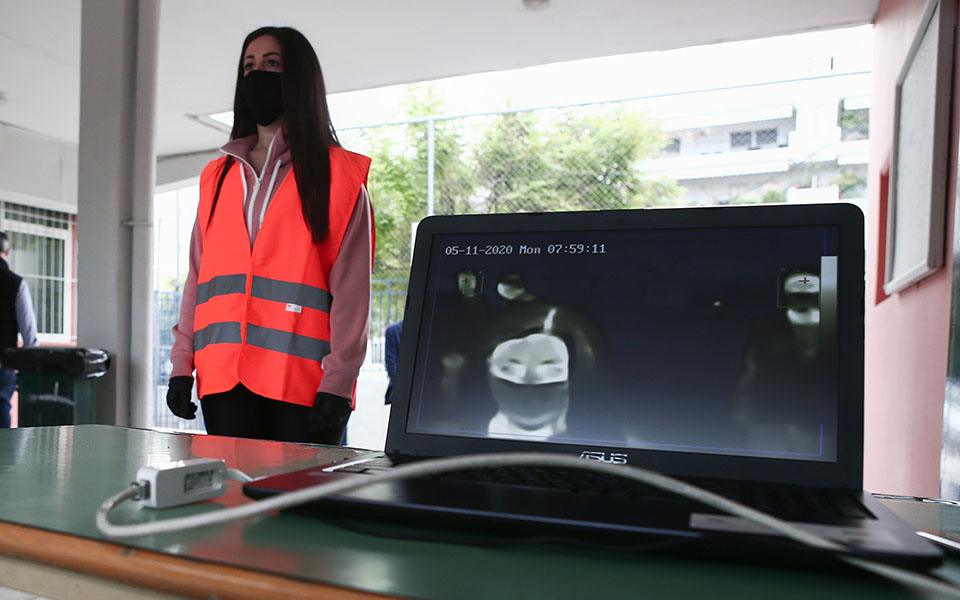 Ανοιξαν σήμερα τα σχολεία μετά το lockdown στις 11 Μαρτίου-1