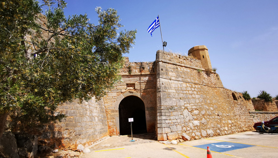 Οι πρώτοι επισκέπτες περιηγήθηκαν στους αρχαιολογικούς χώρους (φωτογραφίες)-3