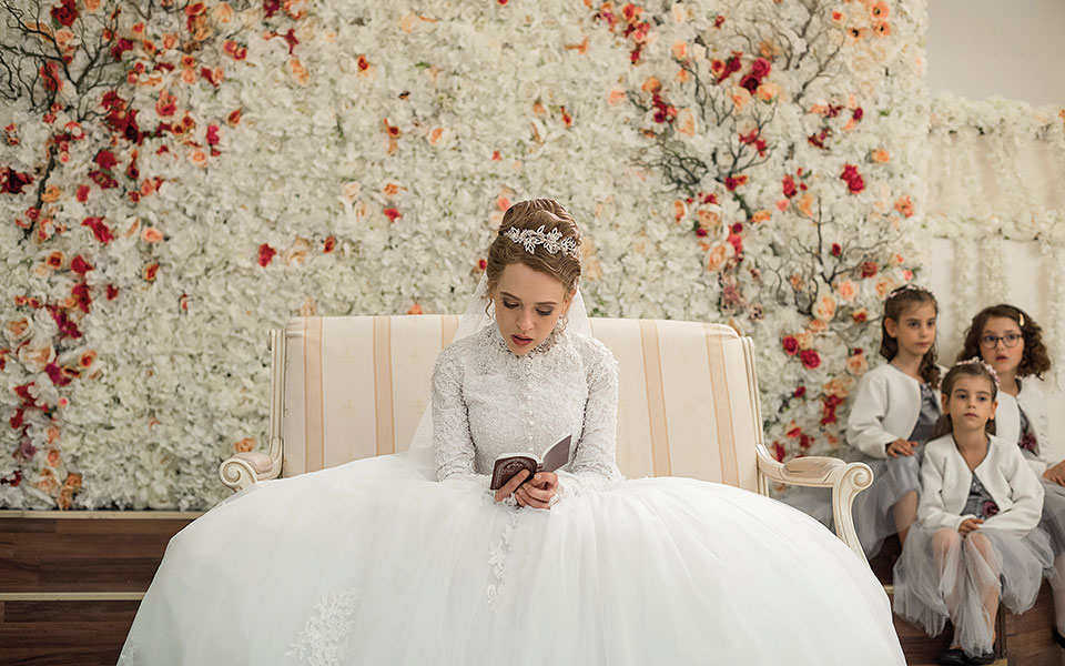 Ντέμπορα Φέλντμαν: Το αληθινό πρόσωπο του «Unorthodox»-2