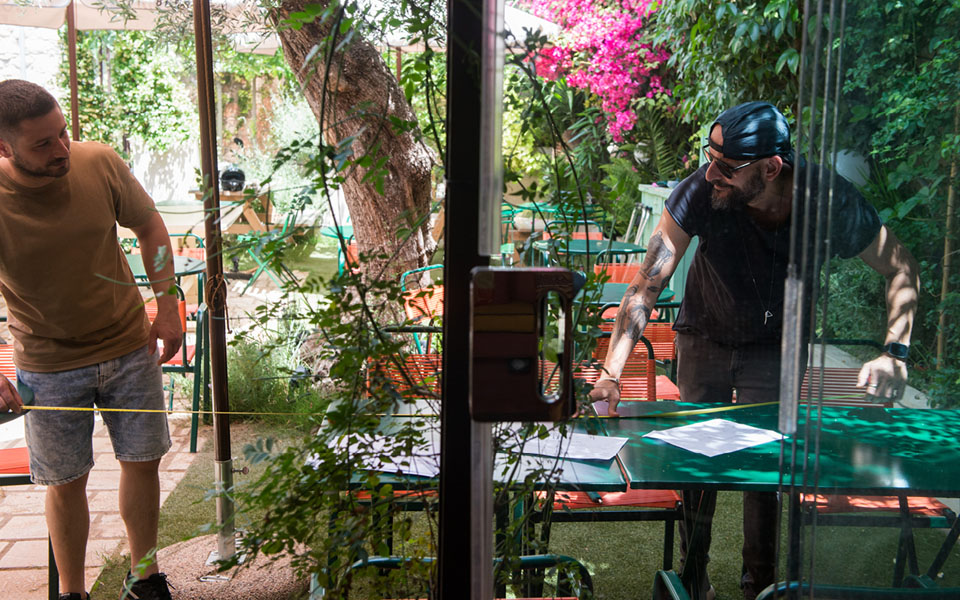 Στο “Κ” / “ΤΑΞΙΔΙΑ”, αυτή την Κυριακή, ο έρωτας στα χρόνια του κορονοϊού-5