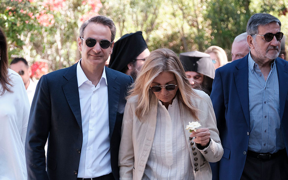 Στο μνημόσυνο του Κωνσταντίνου Μητσοτάκη ο πρωθυπουργός-3