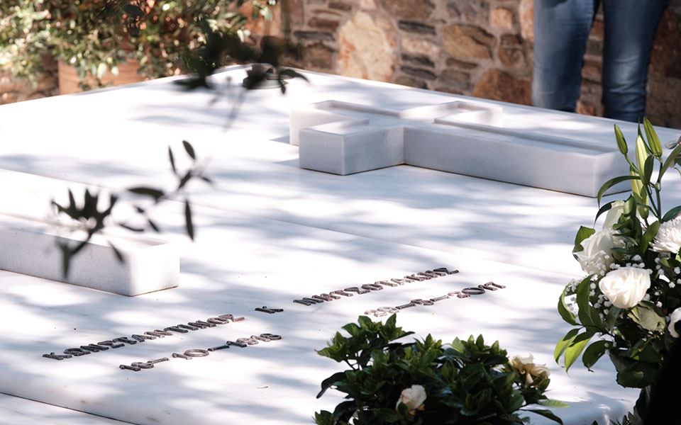 Στο μνημόσυνο του Κωνσταντίνου Μητσοτάκη ο πρωθυπουργός-4