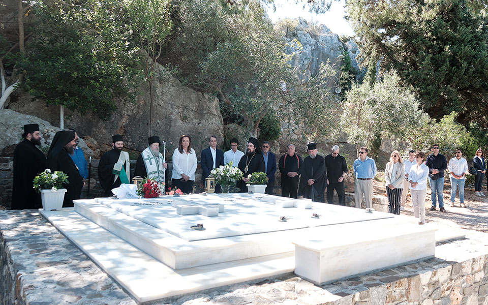 Στο μνημόσυνο του Κωνσταντίνου Μητσοτάκη ο πρωθυπουργός-5