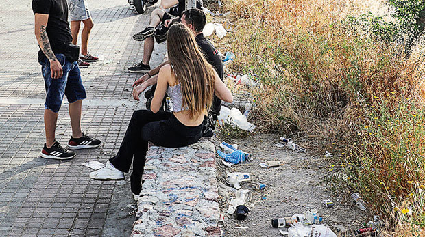 Χάζι και σκουπίδια στους «εξώστες» της Αθήνας-2