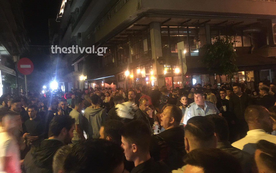 Θεσσαλονίκη: Νέα νύχτα «συνωστισμού» για take away ποτά – Μικροεπεισόδια έξω από μπαρ-1