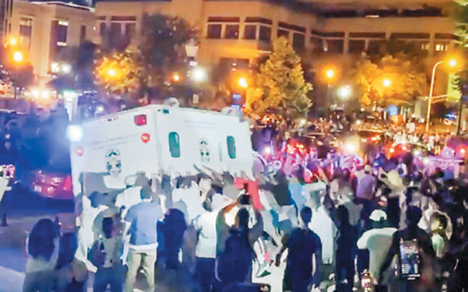 Σε νέο κύκλο φυλετικών ταραχών η Αμερική-3