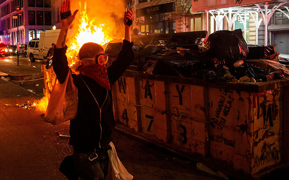 ΗΠΑ: Λεηλασίες, επεισόδια και απαγόρευση κυκλοφορίας σε 40 πόλεις (φωτογραφίες)-3