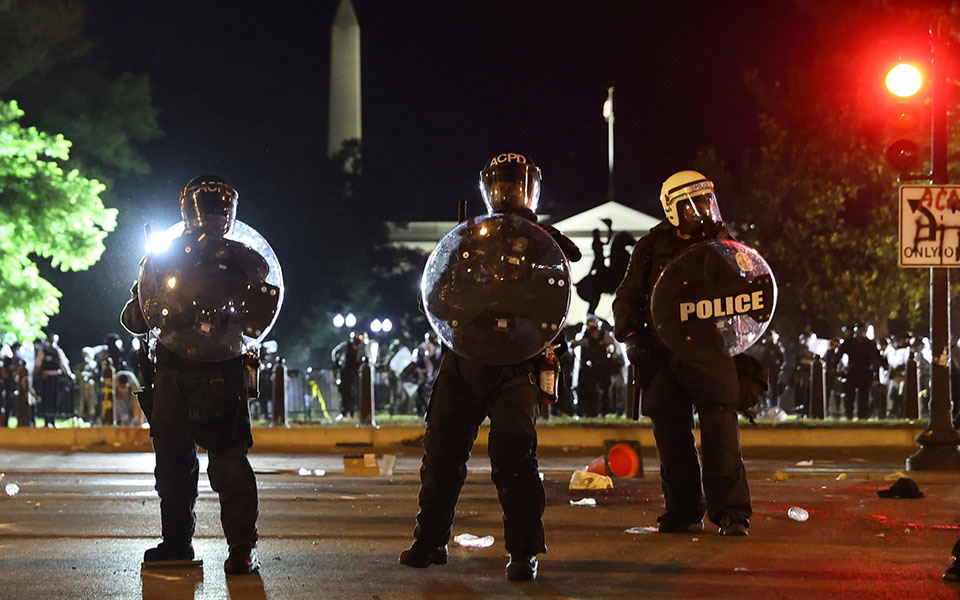 ΗΠΑ: Λεηλασίες, επεισόδια και απαγόρευση κυκλοφορίας σε 40 πόλεις (φωτογραφίες)-5