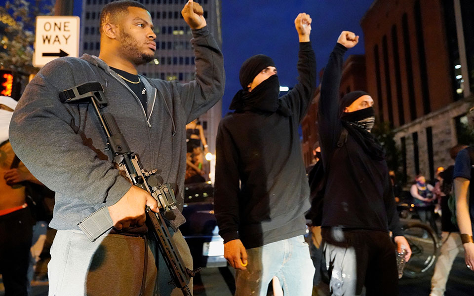 Ιατροδικαστική έκθεση: «Ανθρωποκτονία» ο θάνατος του Τζορτζ Φλόιντ – Απαγόρευση κυκλοφορίας στο Μανχάταν-6